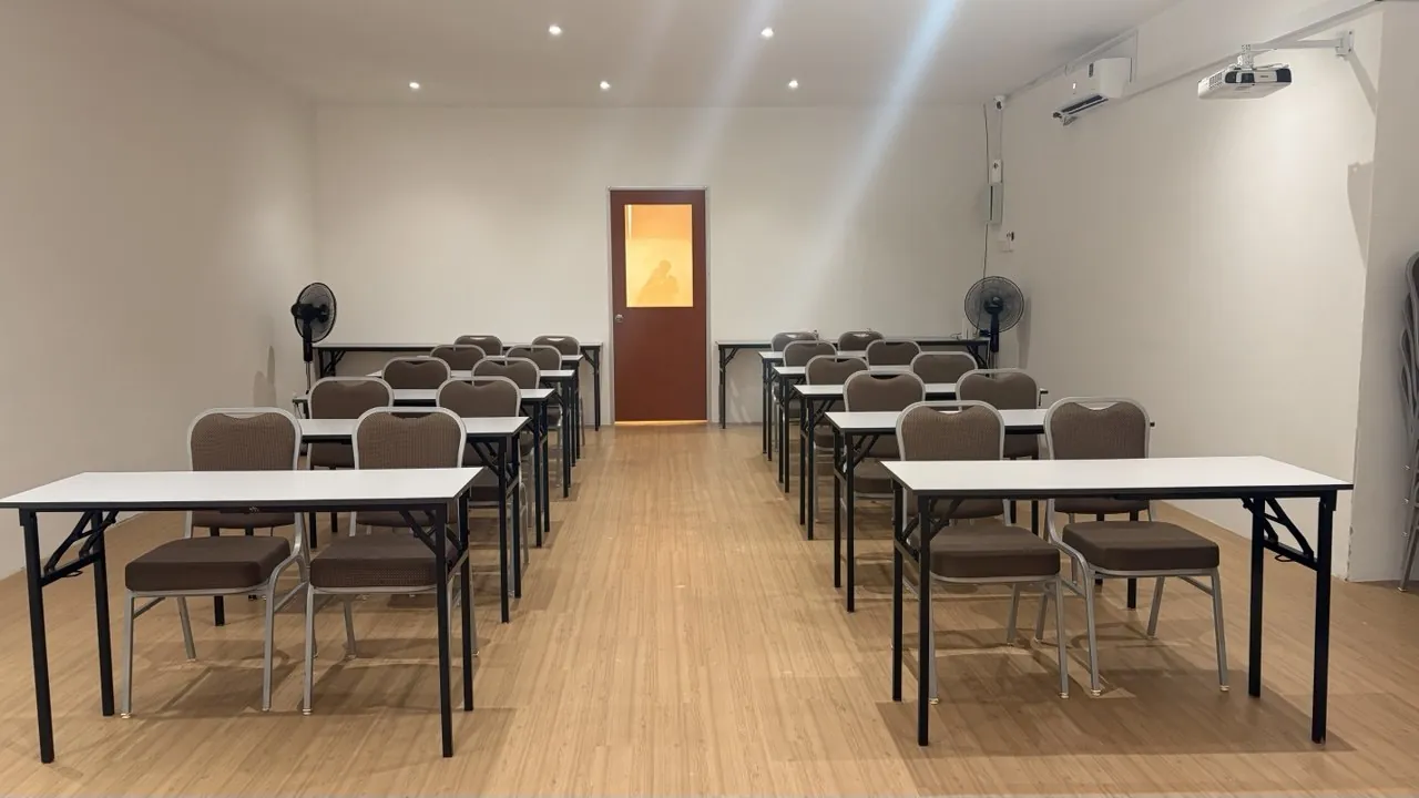Foto suasana bilik latihan seminar Calestra Taman Molek Johor Bahru