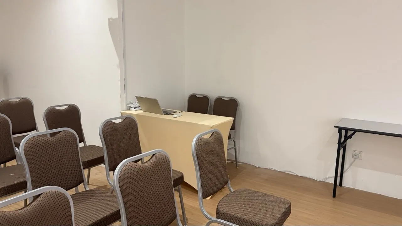 Foto suasana bilik latihan seminar Calestra Taman Molek Johor Bahru