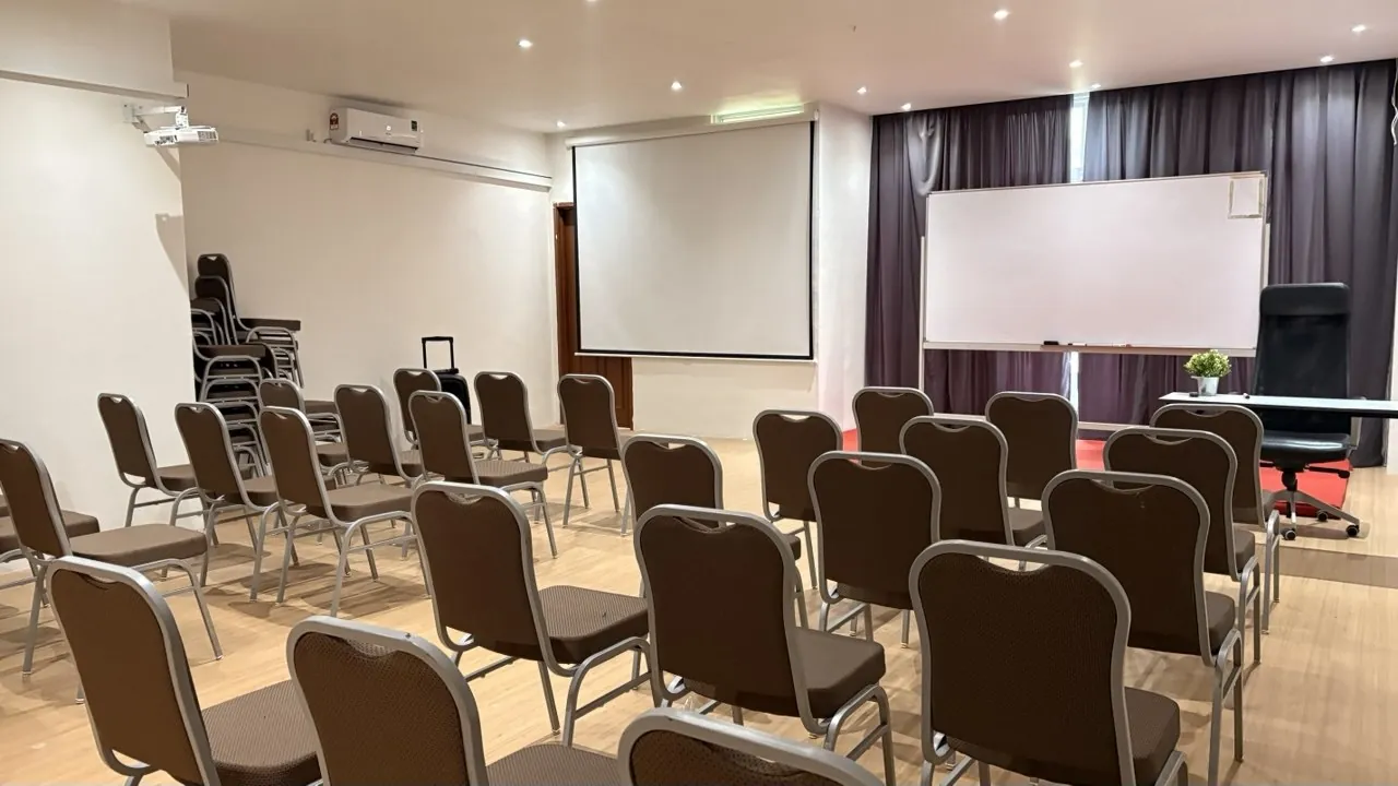 Foto suasana bilik latihan seminar Calestra Taman Molek Johor Bahru